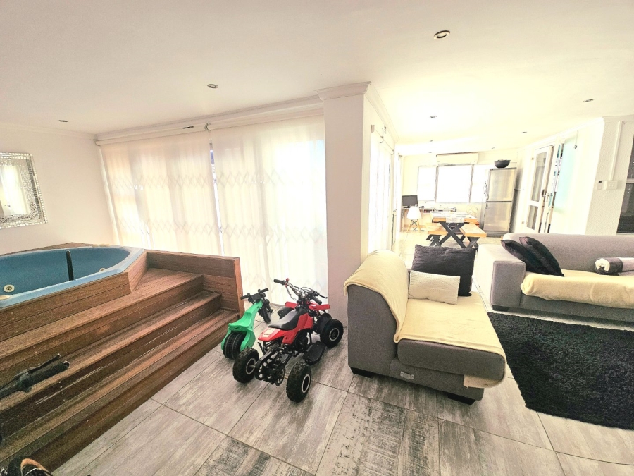 4 Bedroom Property for Sale in Marina Da Gama Western Cape